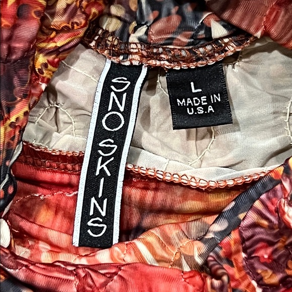 Sno Skins Red Paisley Crinkled Gathered Turtleneck Size Large - Picture 13 of 15